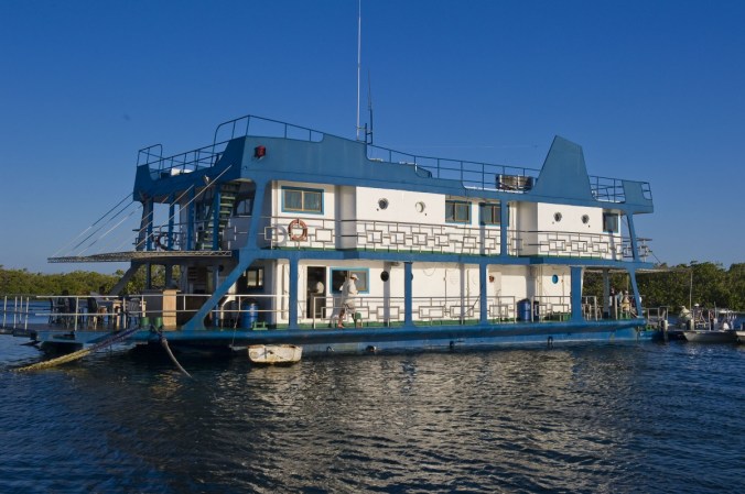 arcipelago la reina hotel galleggiante cuba_la_tortuga