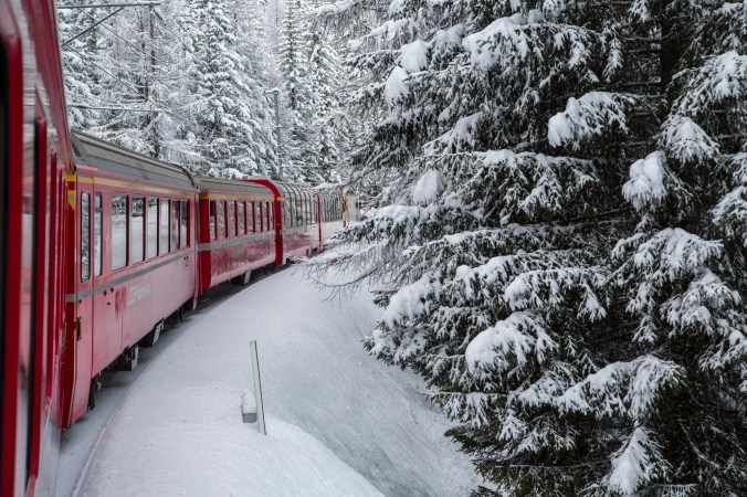 Bernina Express - Svizzera-Grigioni_TreninoRossoUnescoPressoFilisur225413