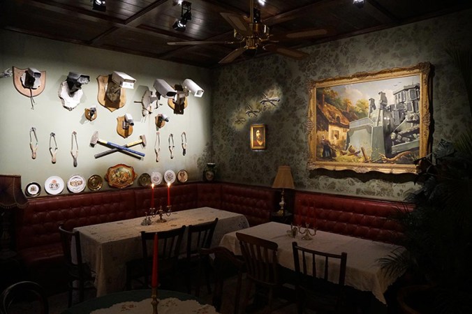 banksy-the-walled-off-hotel-bethlehem-dining room designboom-10