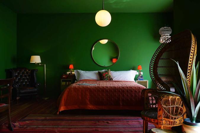 banksy-walled-off-hotel-bethlehem-room